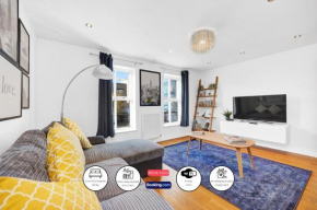 Lovely 3 Bedroom House Short Term Rental & Flexible Renting Limehouse with private parking and garden!